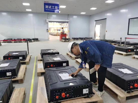 新能電網(wǎng)服務公司首批新能源電池預制艙監(jiān)造發(fā)運圓滿成功